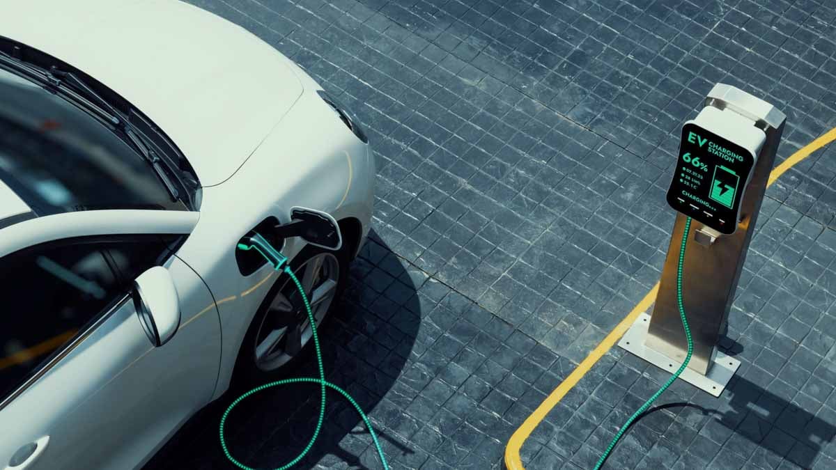 Veículo elétrico carregando           