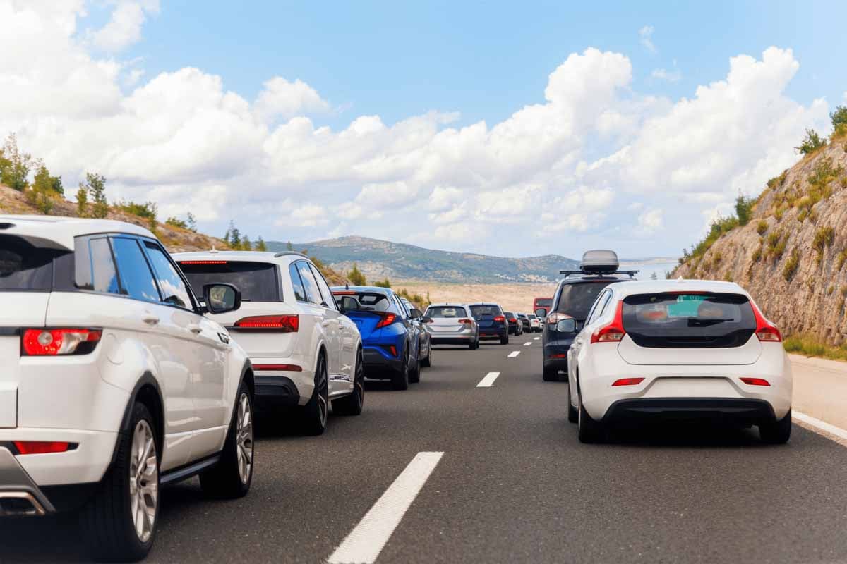 Congestionamento em uma estrada          