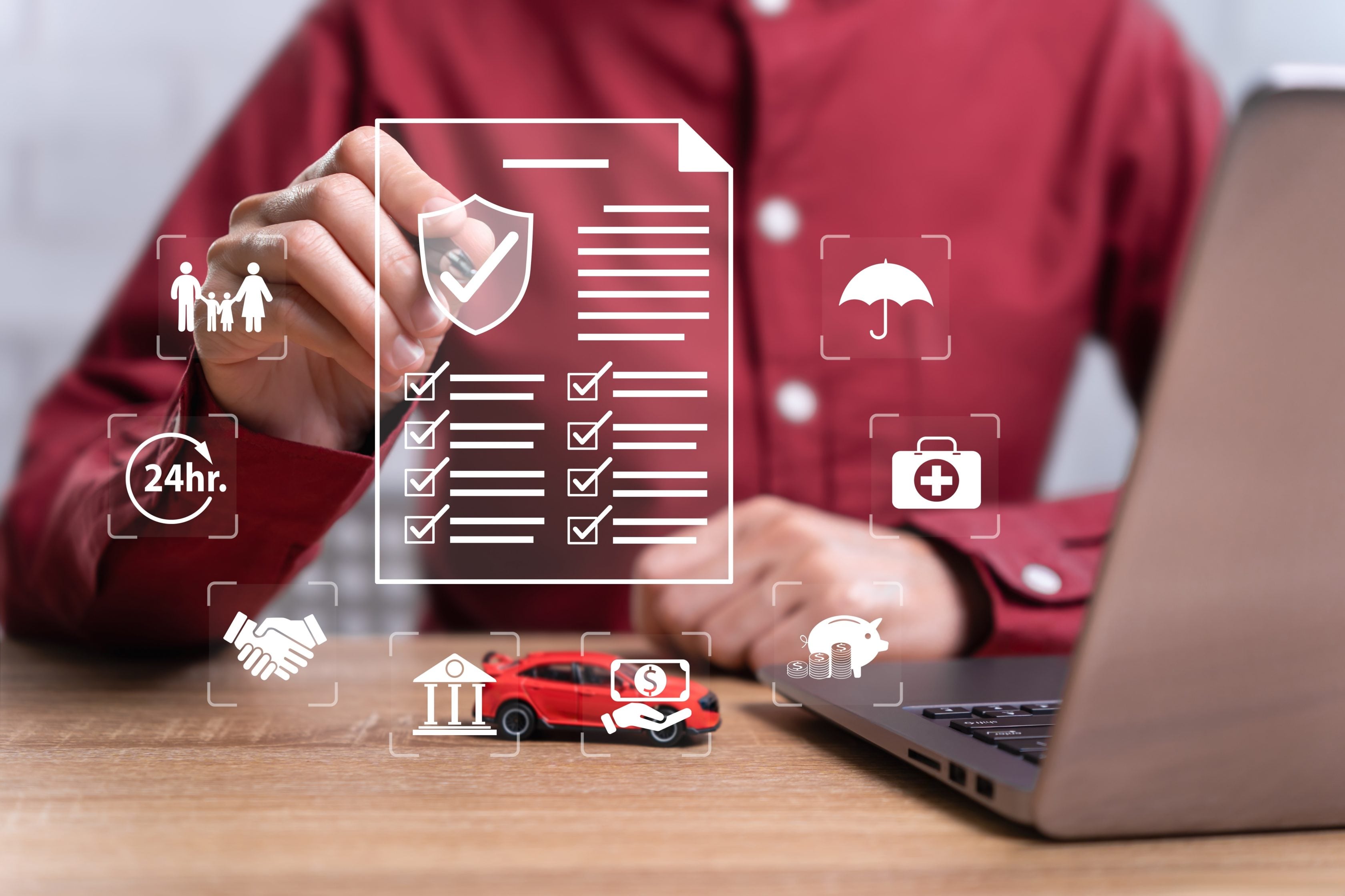 Corretor Allianz mostrando todas as opções de seguros      
