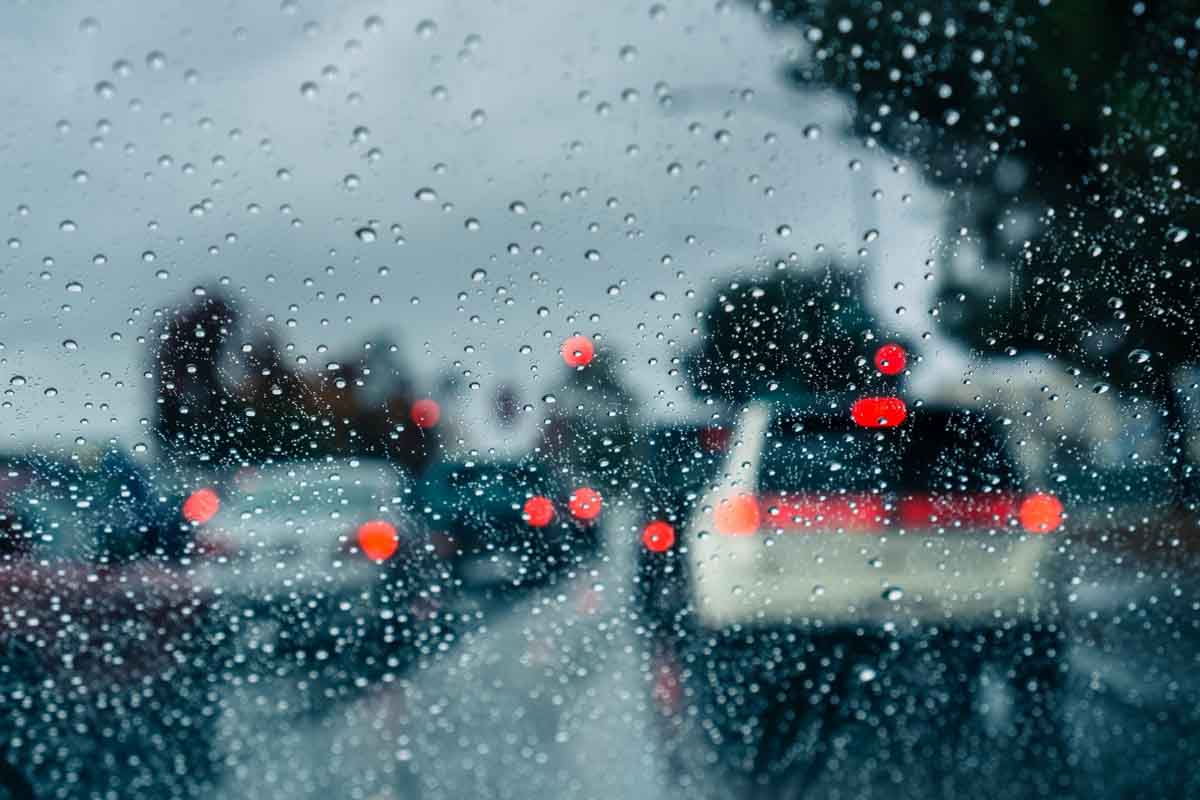 Para Não Correr O Risco De Aquaplanagem Deve-se