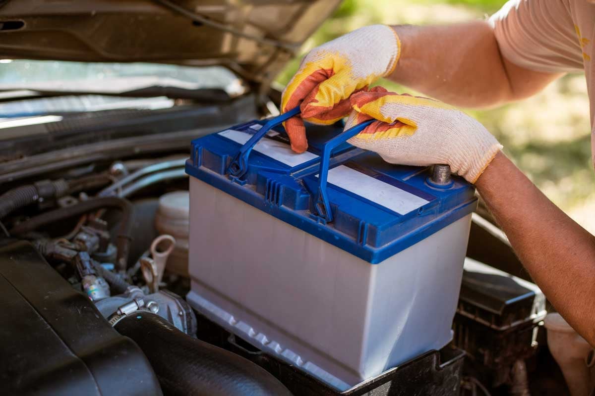 Como trocar a bateria do carro: confira o passo a passo