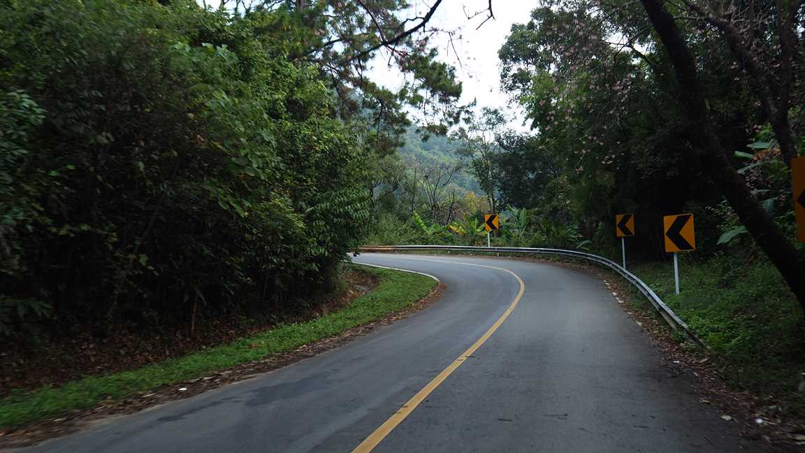Descida em uma estrada rural