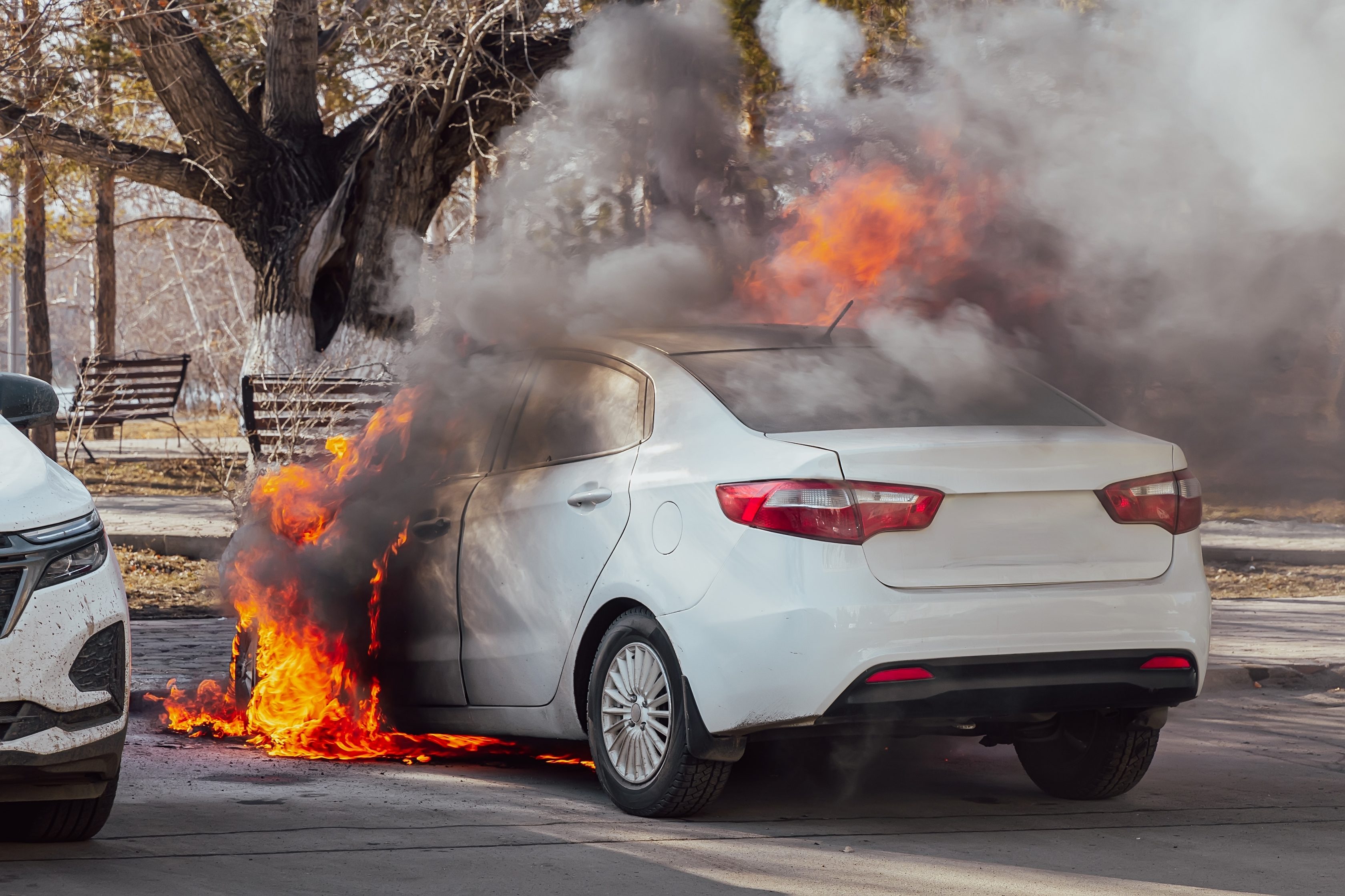 Carro pegando fogo
