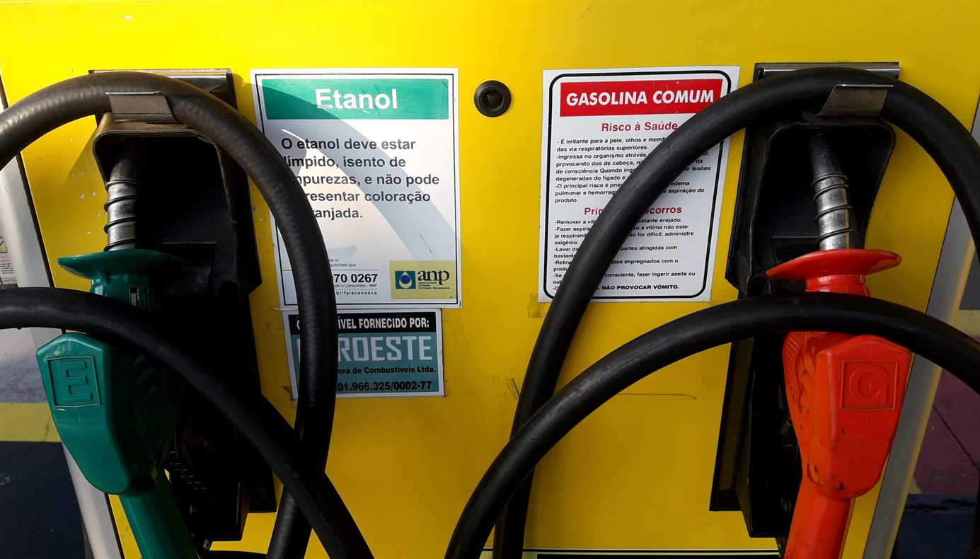 Bomba de gasolina comum e etanol