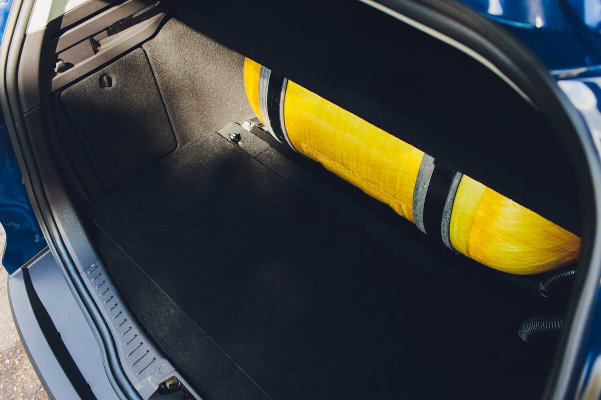 Família se preparando para uma viagem de carro