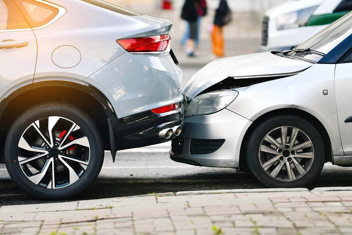 Carros colidindo