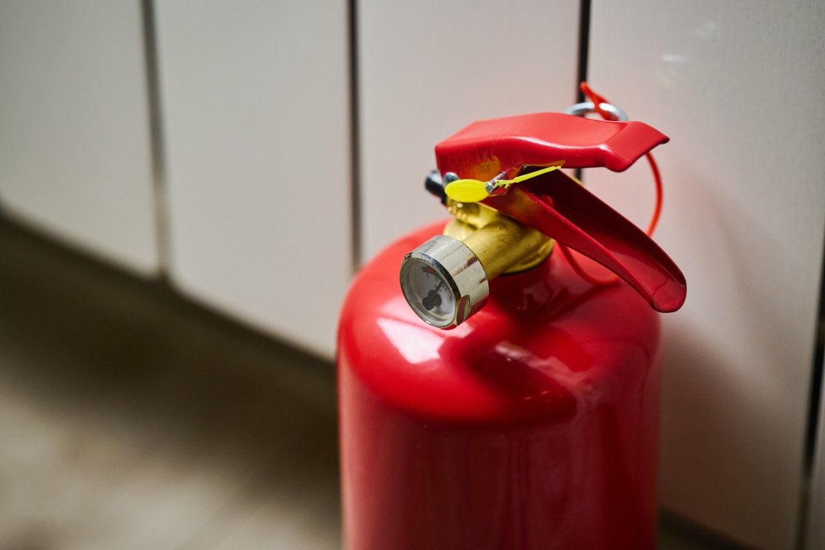 Extintor de incêndio vermelho 