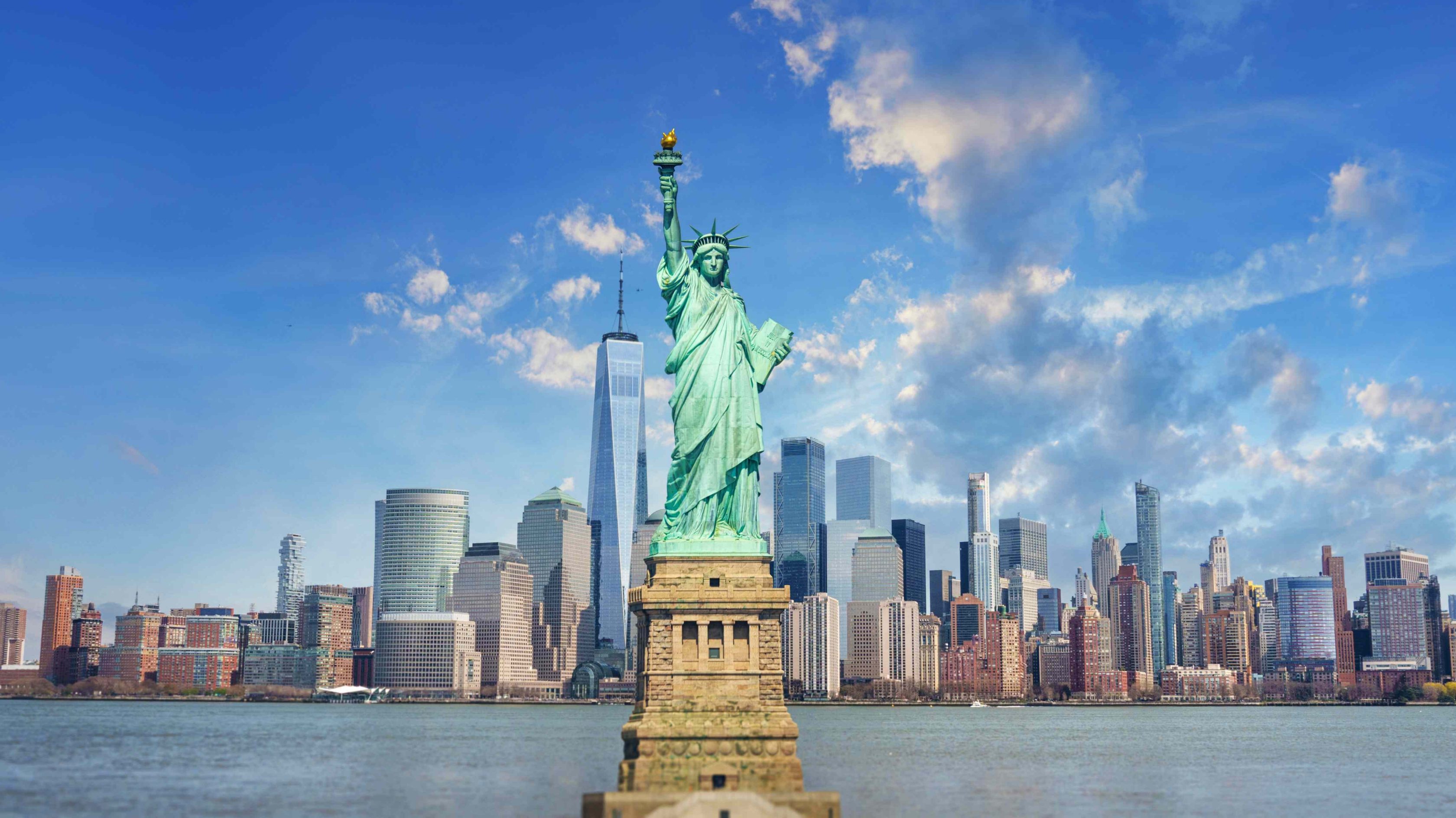 Imagem de um panorama da estátua da liberdade nos Estados Unidos