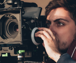 Imagem de um cinegrafista para ilustrar a página "Allianz Produção de Filmes"
