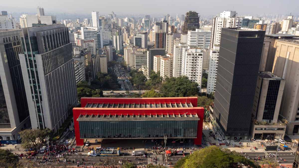 Vista aérea da Avenida Paulista, em São Paulo, cenário do lançamento do programa Alliadoz 2026 da Allianz.