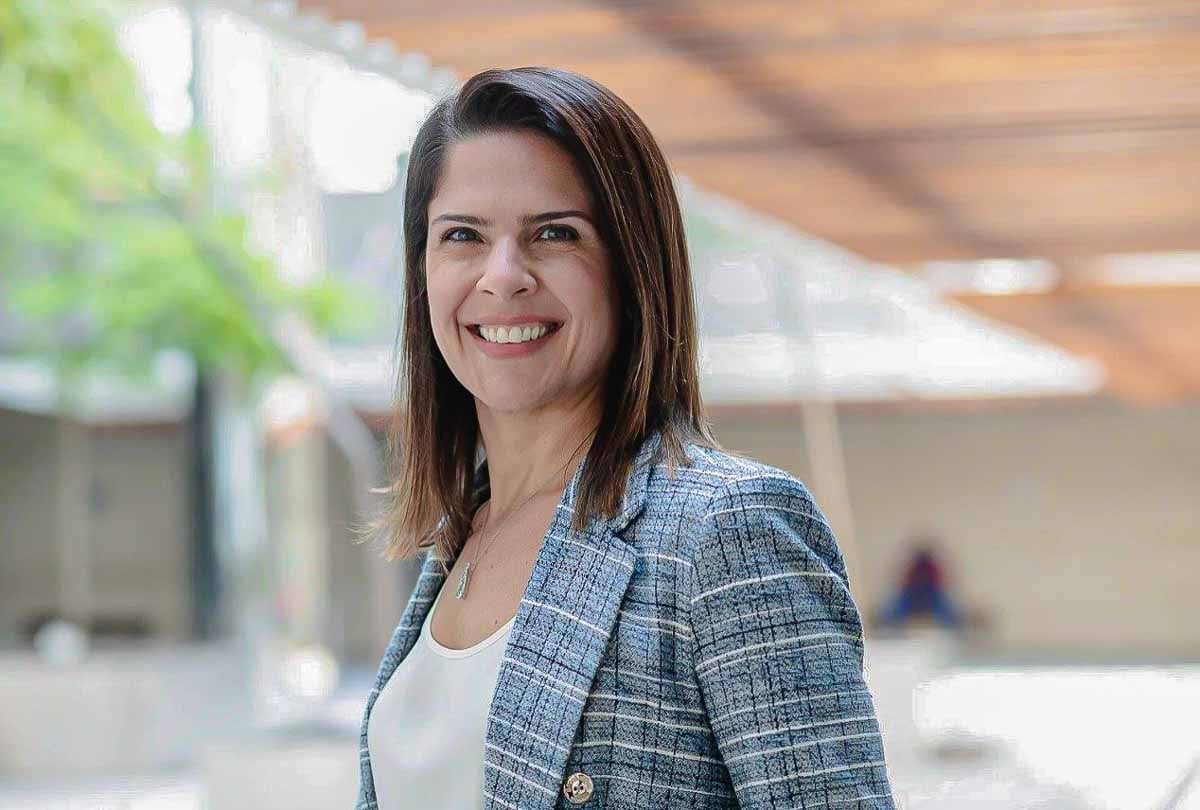 Foto da Karine Barros, diretora executiva Comercial da Allianz Seguros
