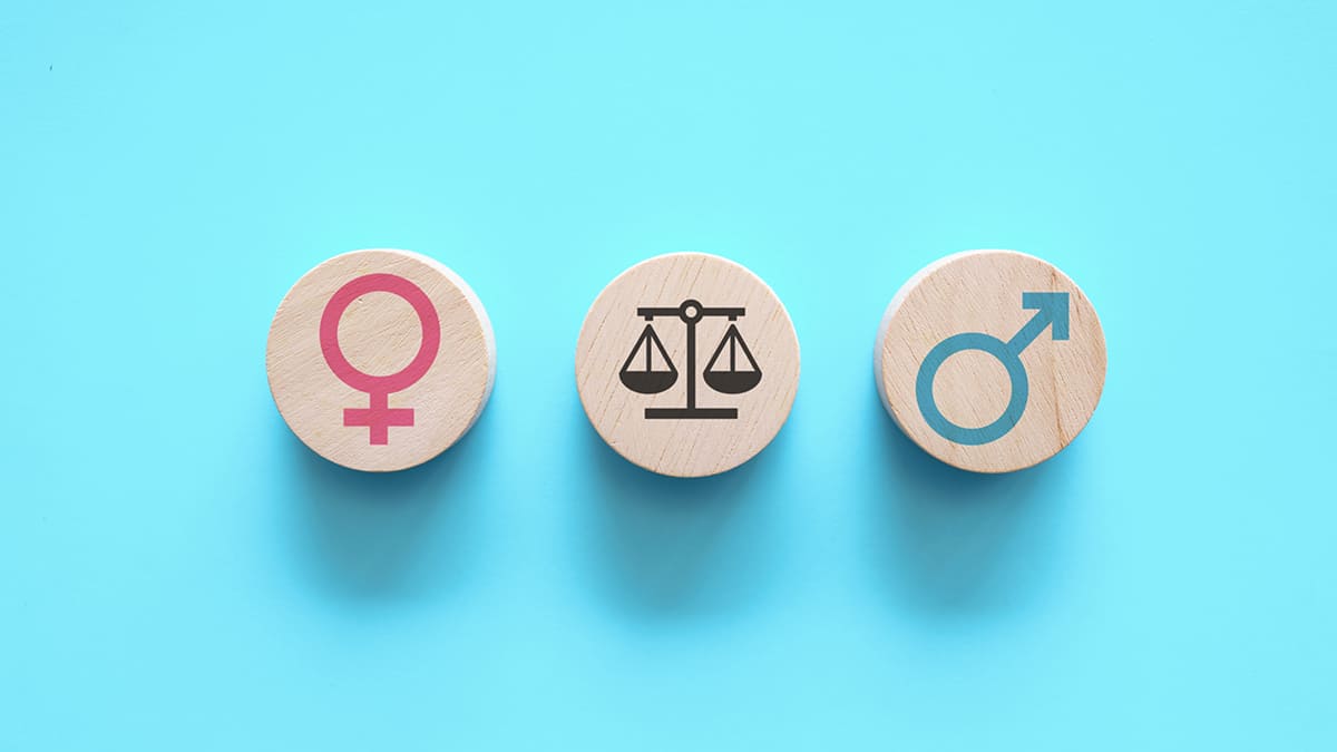 Ícones de igualdade de gênero com balança central representando equidade