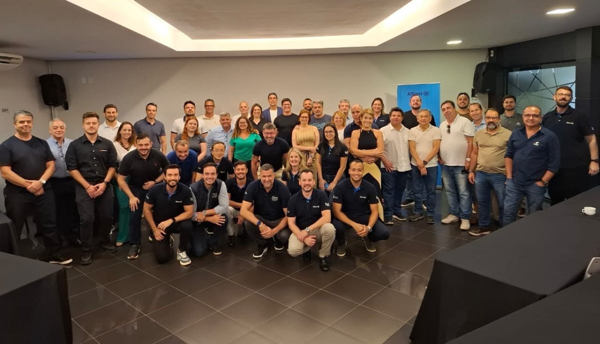 Corretores reunidos em evento presencial da Allianz durante o lançamento do programa de relacionamento Alliadoz 2026.