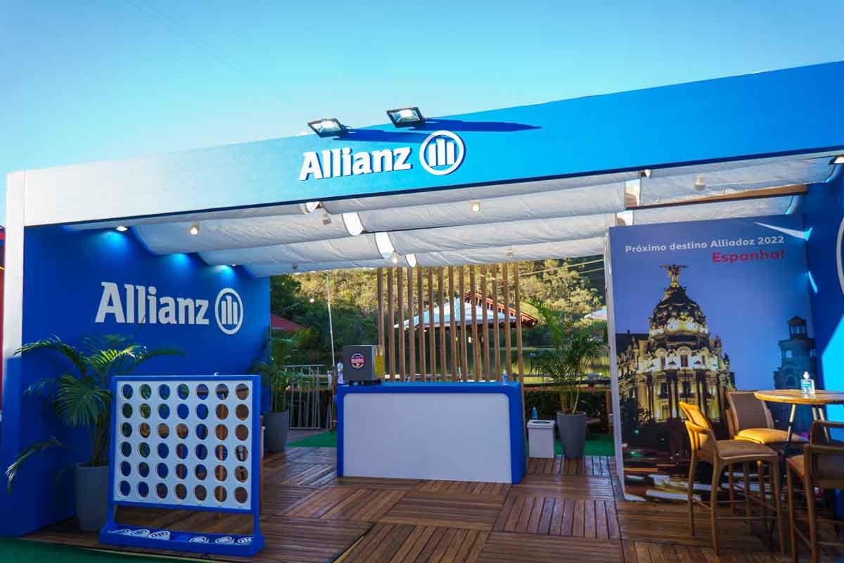 Estande da Allianz Seguros montado em salão de evento da Congrecor