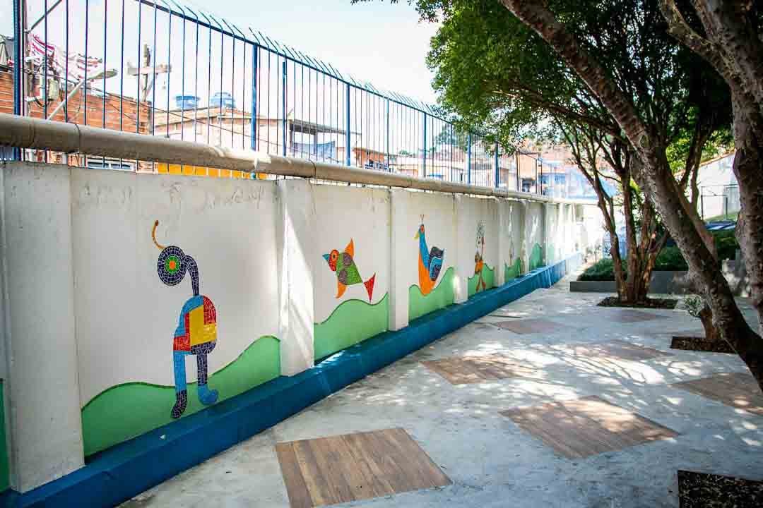Muro de uma associação beneficiente da Allianz       