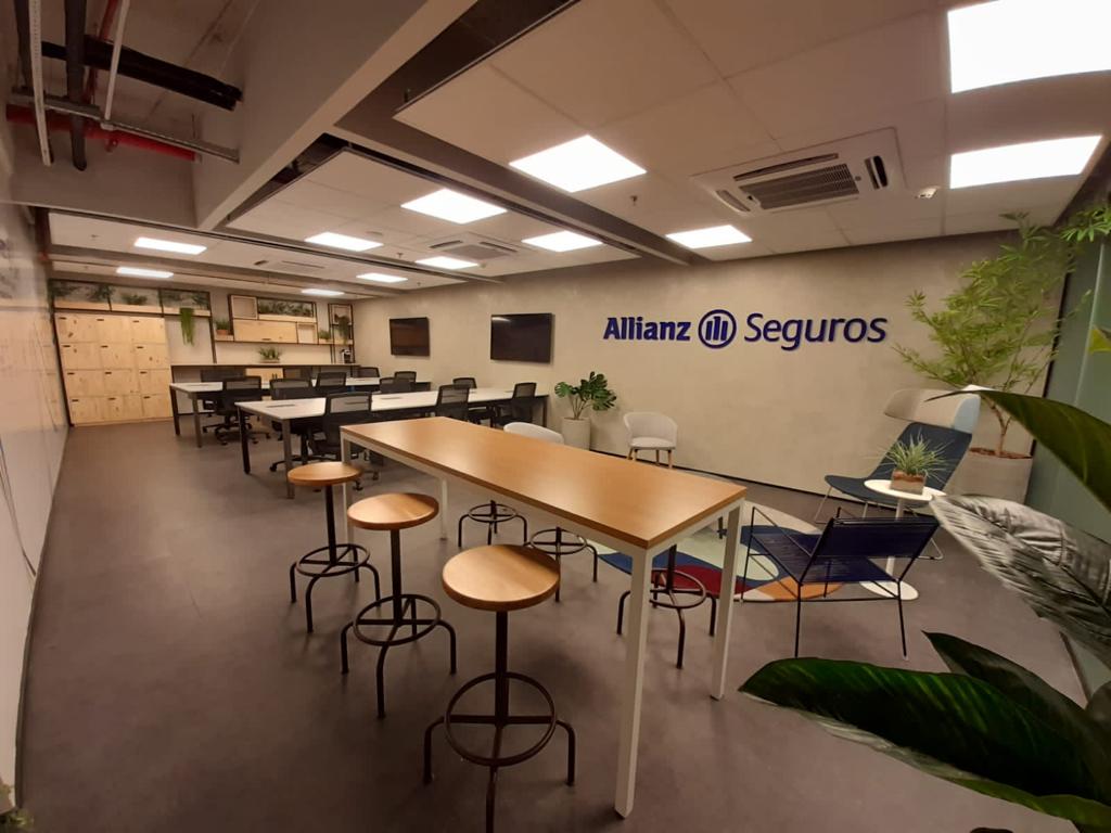 Sala de coworking da Allianz Seguros no Allianz Parque