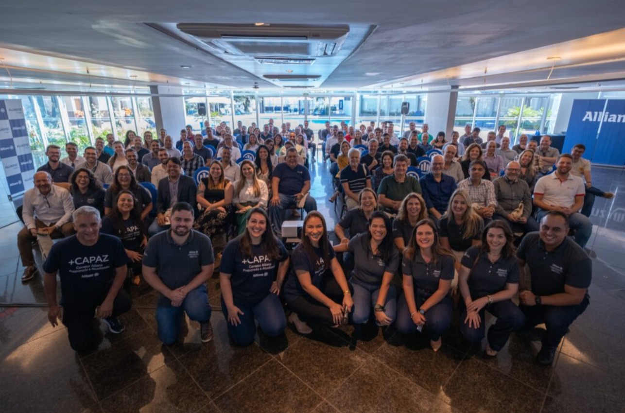 Corretores Allianz recebendo capacitação em seguro PME do programa Alliadoz +CAPAZ