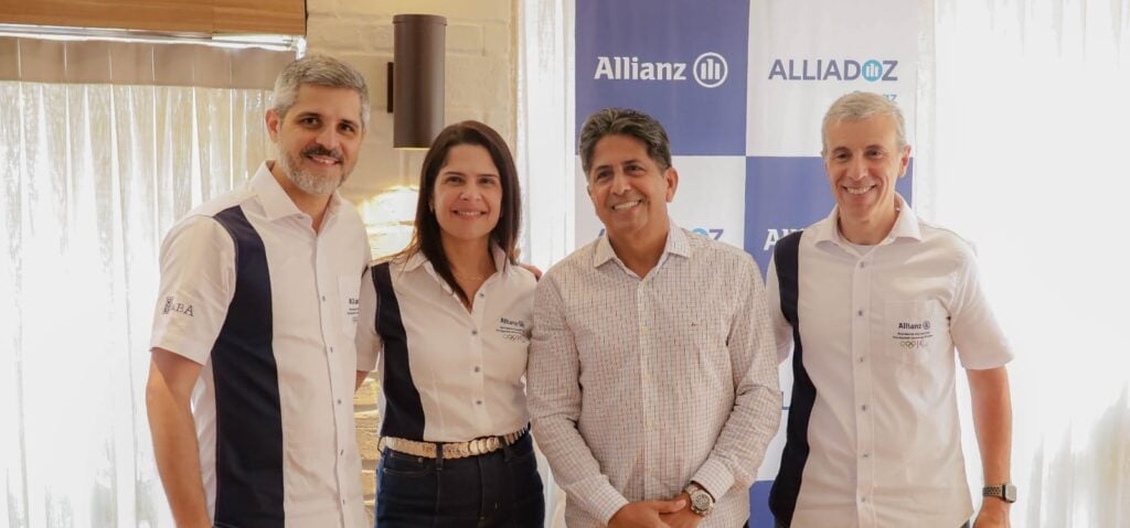 Executivos e parceiros em foto do evento Alliadoz em Fortaleza.