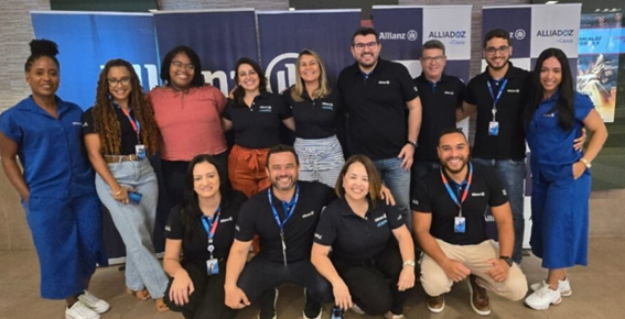 Pessoas reunidas no programa +Capaz em Salvador.