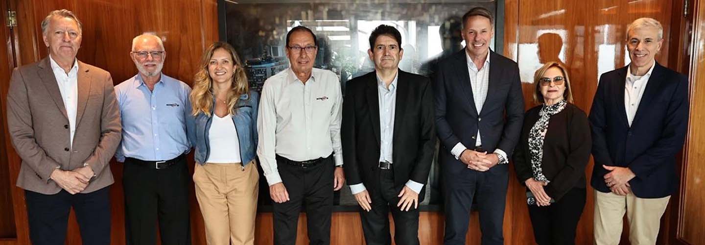 Pessoas reunidas em encontro da Allianz Seguros com assessorias de São Paulo, reforçando parcerias e relacionamento comercial.