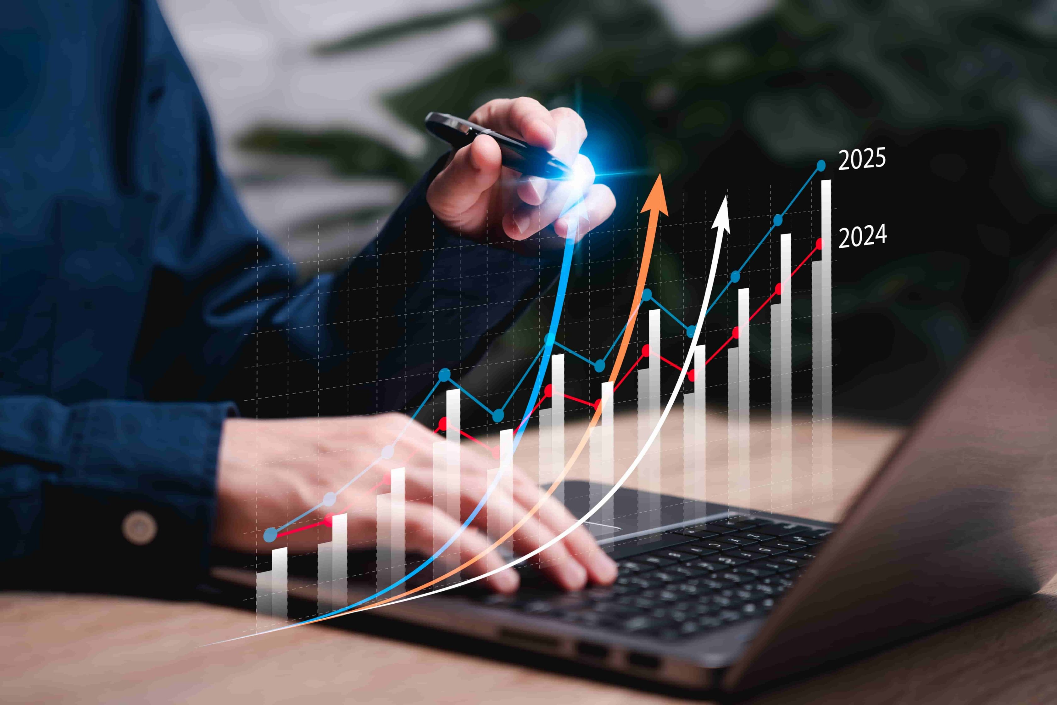 Uma pessoa analisando dados no computador, representando o relatório global de seguros 2025 divulgado pela Allianz.