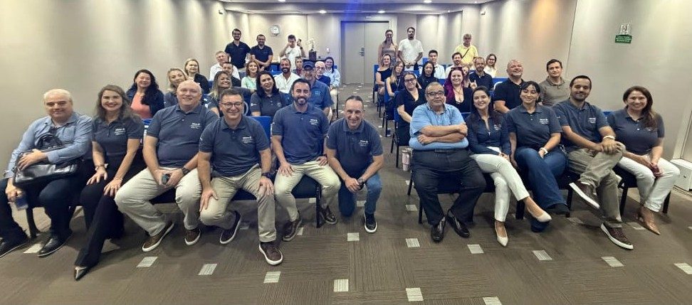 Participantes de treinamento +Capaz Vida em Grupo promovido pela Allianz em Curitiba.