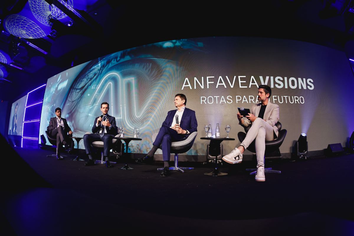 Executivos participam de painel sobre mobilidade, conectividade e seguros no ANFAVEA VISIONS.