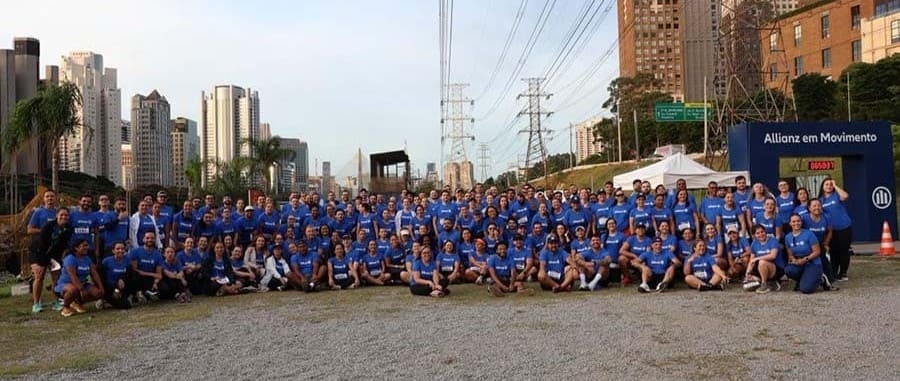 Colaboradores da Allianz em Movimento reunidos no Parque Linear Bruno Covas.