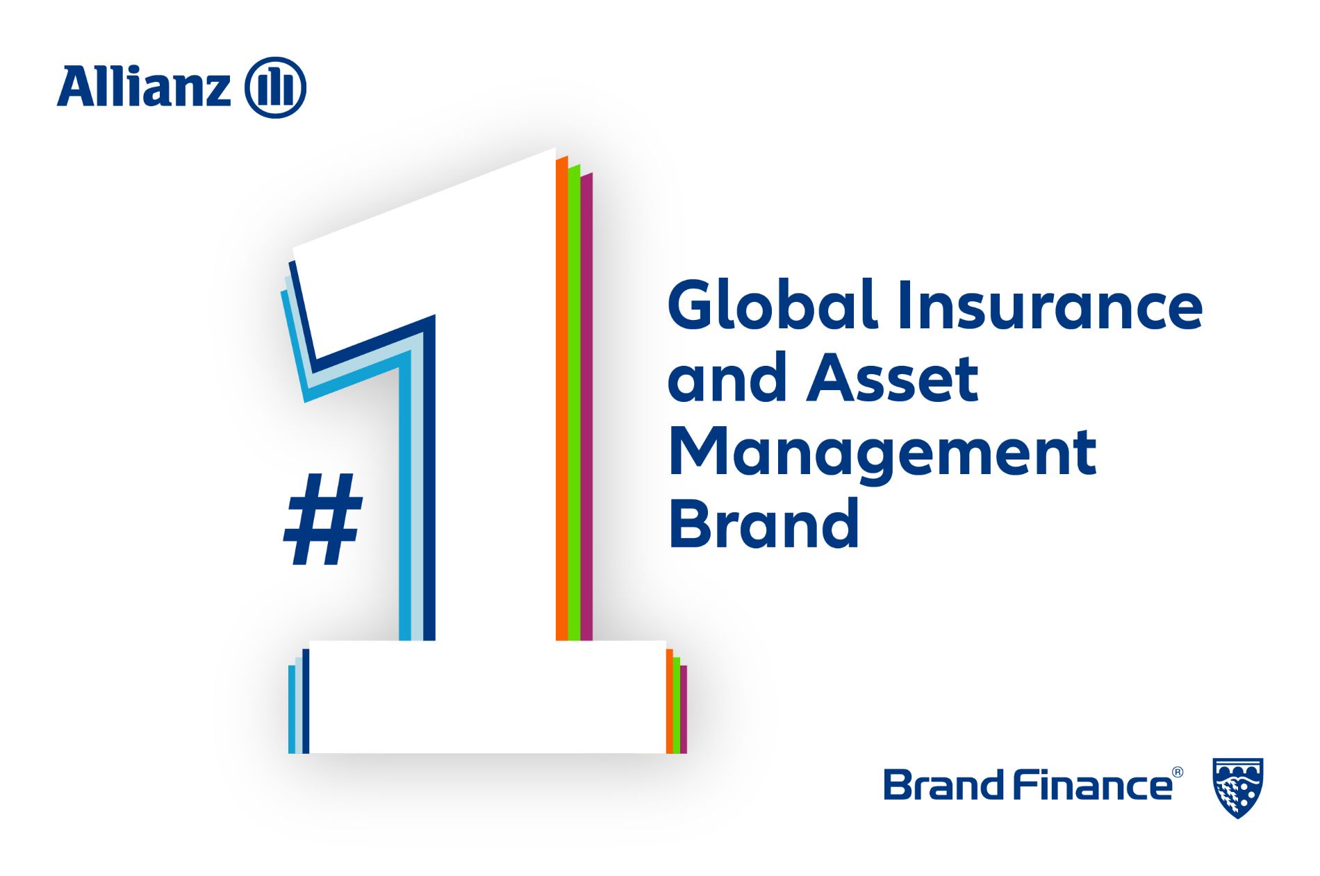 Grupo de profissionais reunidos em sala de treinamento, com participantes sentados e braços levantados durante capacitação promovida pela Allianz.